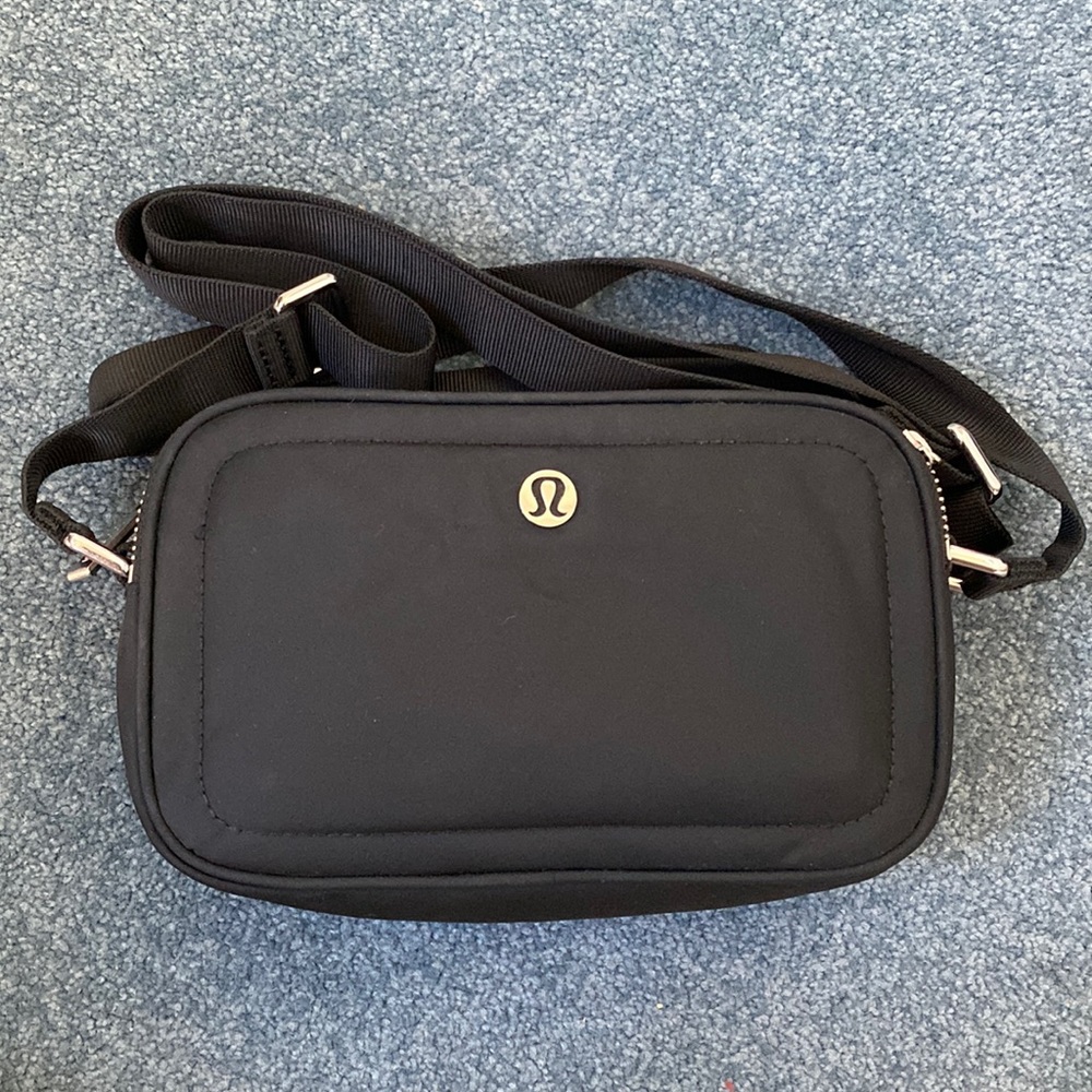 Lululemon Crossbody Camera Bag Black